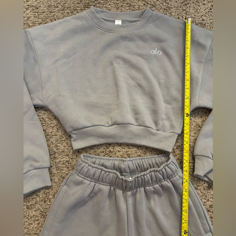 Alo Yoga Accolade Set in Lunar Grey size XS - Picture 10 of 14